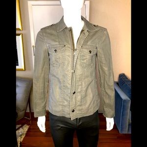 Mens windbreaker Jacket military green.